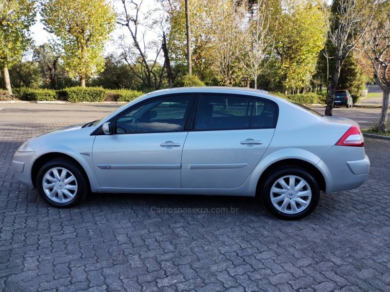 RENAULT - MÉGANE - 2009/2010 - Prata - R$ 29.900,00