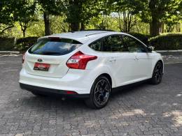 FORD - FOCUS - 2013/2014 - Branca - R$ 61.900,00