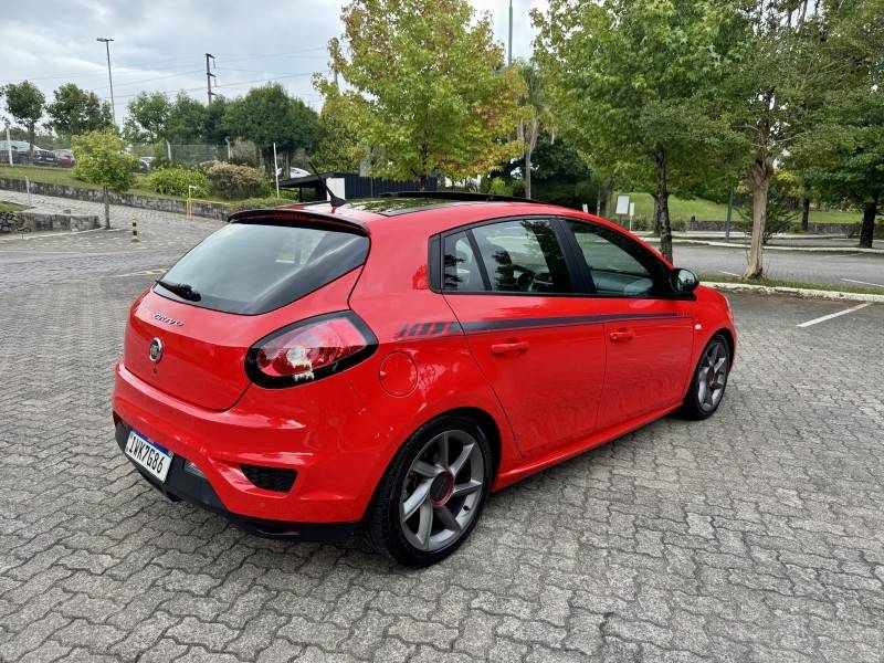 FIAT - BRAVO - 2015/2016 - Vermelha - R$ 52.900,00