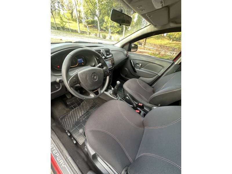 RENAULT - SANDERO - 2014/2015 - Vermelha - R$ 47.900,00