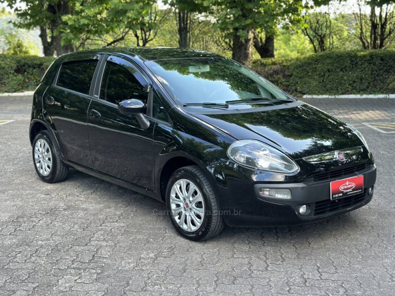 FIAT - PUNTO - 2013/2014 - Preta - R$ 39.900,00