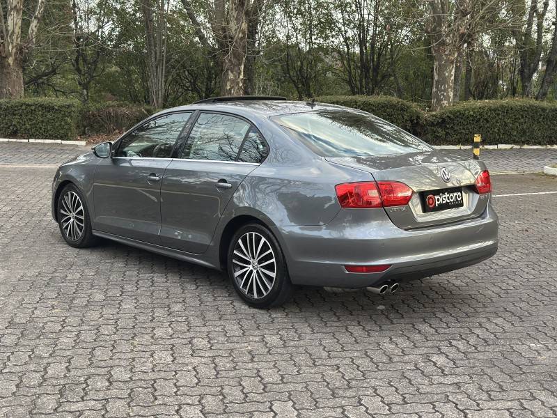 VOLKSWAGEN - JETTA - 2012/2012 - Cinza - R$ 68.900,00