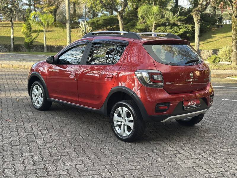 RENAULT - SANDERO - 2014/2015 - Vermelha - R$ 47.900,00