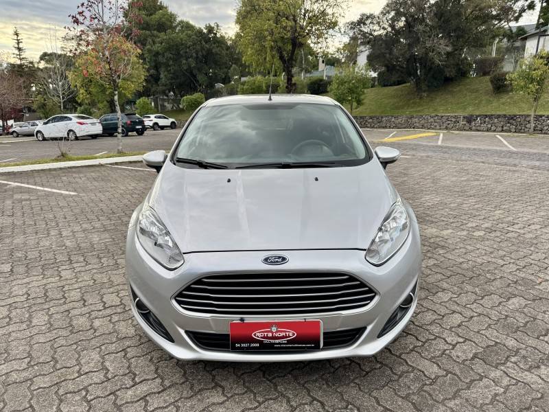 FORD - FIESTA - 2014/2015 - Prata - R$ 46.900,00