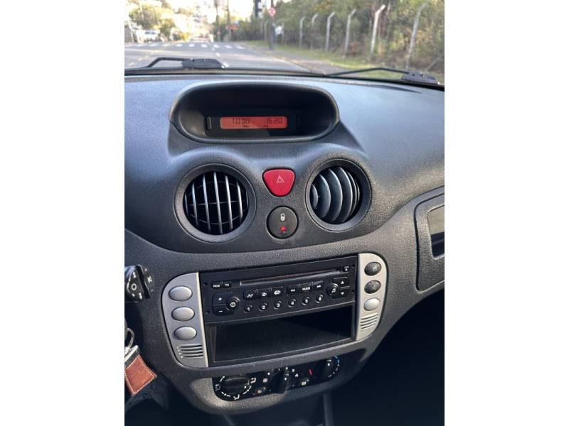 CITROËN - C3 - 2010/2011 - Vermelha - R$ 27.900,00