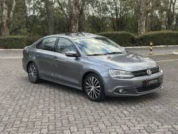 VOLKSWAGEN - JETTA - 2012/2012 - Cinza - R$ 68.900,00