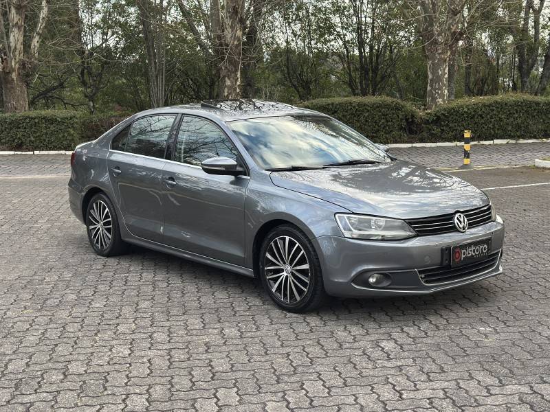 VOLKSWAGEN - JETTA - 2012/2012 - Cinza - R$ 68.900,00