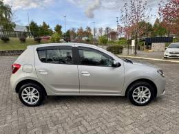 RENAULT - SANDERO - 2017/2017 - Prata - R$ 46.900,00