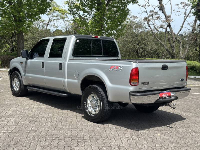 FORD - F-250 - 2005/2005 - Prata - R$ 155.000,00